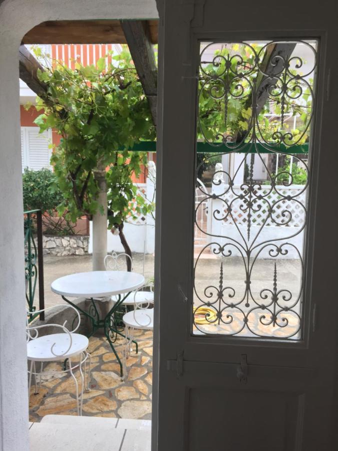 Апартаменты Vintage House For Rent 60M From Sea Башка-Вода Экстерьер фото