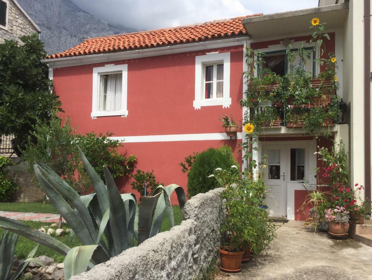 Апартаменты Vintage House For Rent 60M From Sea Башка-Вода Экстерьер фото